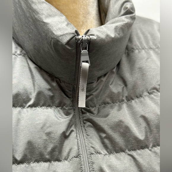 Women’s Uniqlo Puffy Vest - Picture 3 of 5